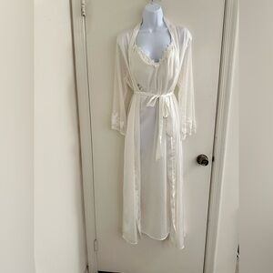 Elegant White Lace Trim Robe and Nightgown Set